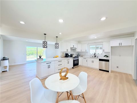 Photo of 506 S Arapaho Dr, Santa Ana, CA 92704 (MLS # PW26072855)