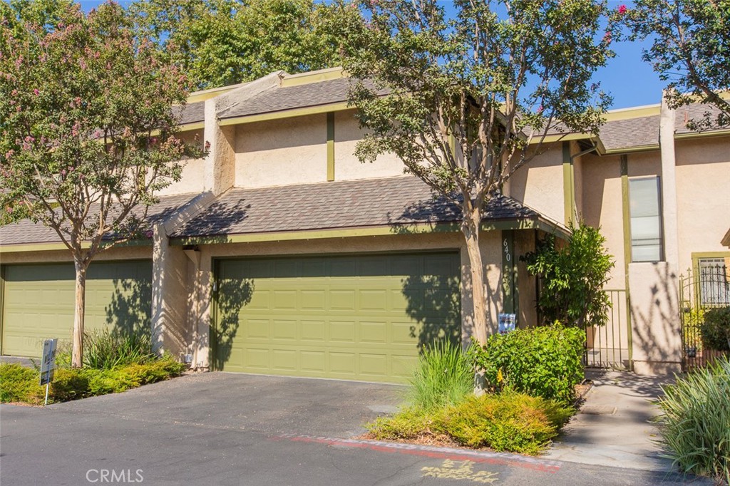 Beautiful HERITAGE VILLAGE Townhome with many amenities. Large roomy floor plan and private patio. Located near all shopping, schools, and transportation. This property is priced to sell and can be shown anytime. This home ensures privacy and peaceful living with no through-traffic. The HOA enhances your living experience by maintaining beautifully landscaped grounds and covering essential services such as water, trash, roof and exterior maintenance, and termite control. As a resident, you’ll also enjoy access to resort-style amenities including a sparkling pool, relaxing spa, clubhouse, and playground—perfect for family fun or weekend relaxation.
SUBMIT YOUR OFFER TODAY!