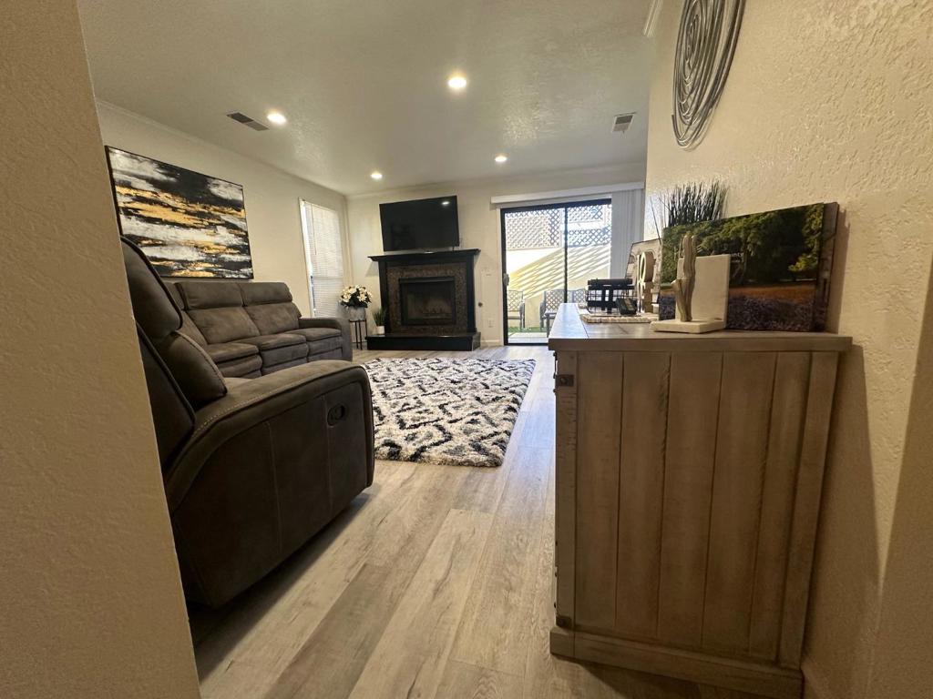 1067 Padre Drive 1