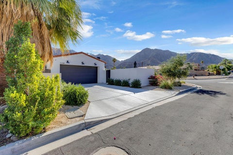 Tiny photo for 53480 Avenida Mendoza, La Quinta, CA 92253 (MLS # 219155123DA)