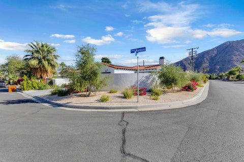 Tiny photo for 53480 Avenida Mendoza, La Quinta, CA 92253 (MLS # 219155123DA)