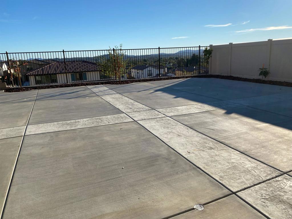 2362 East Lincoln Ave