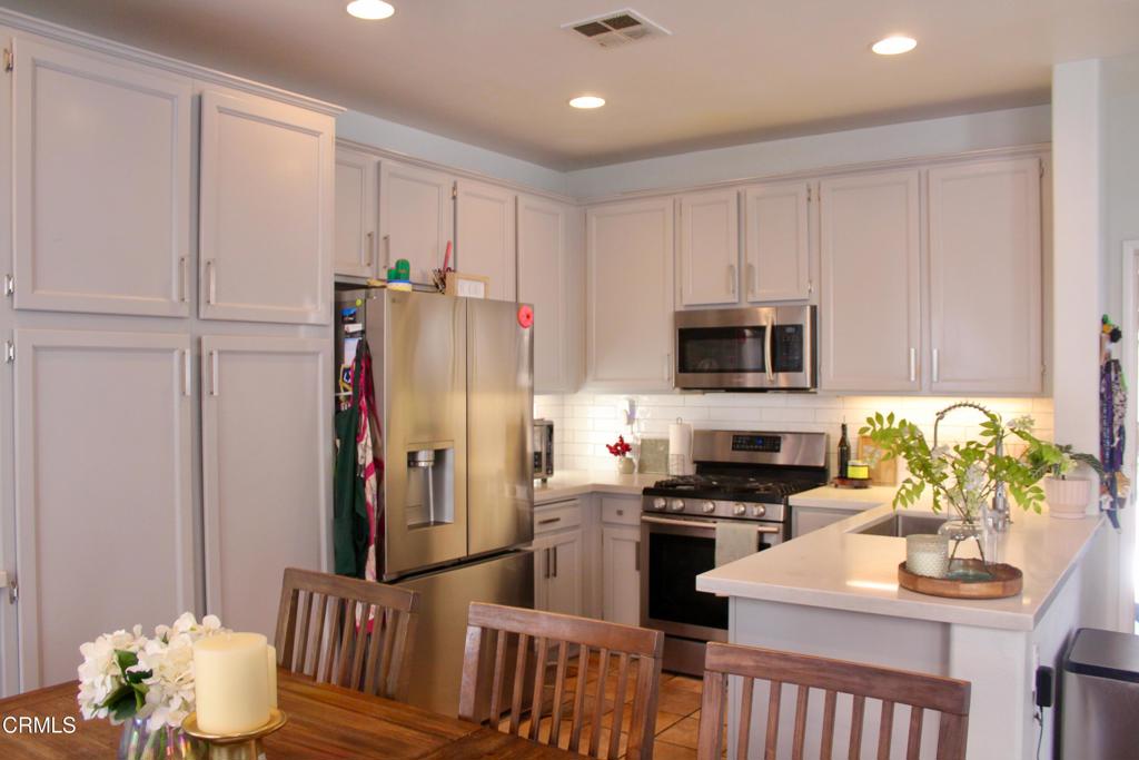 902 Paseo Brisas Lindas