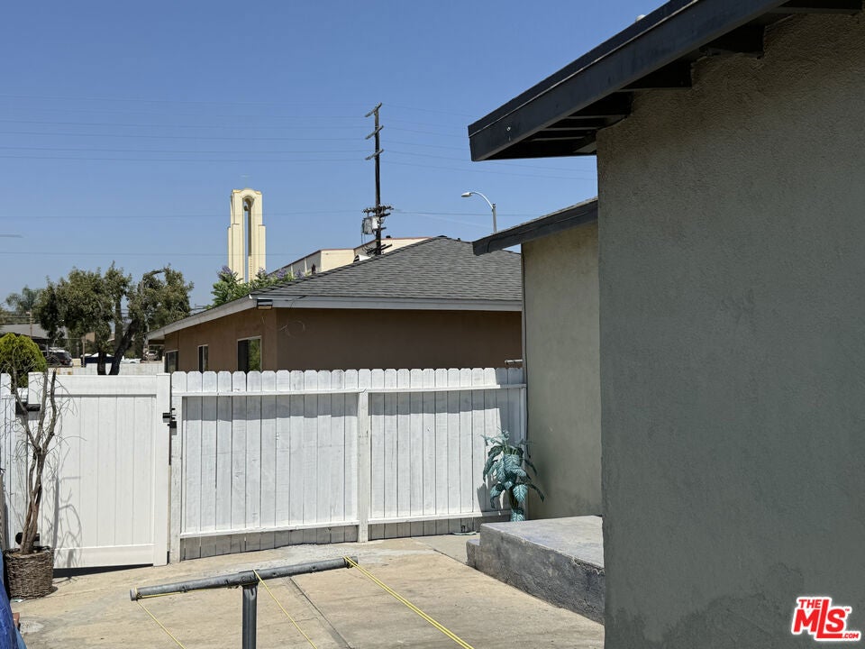 3330 E 8th Street