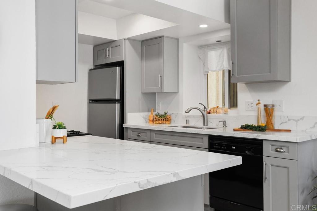 1112 S Pacific Street B