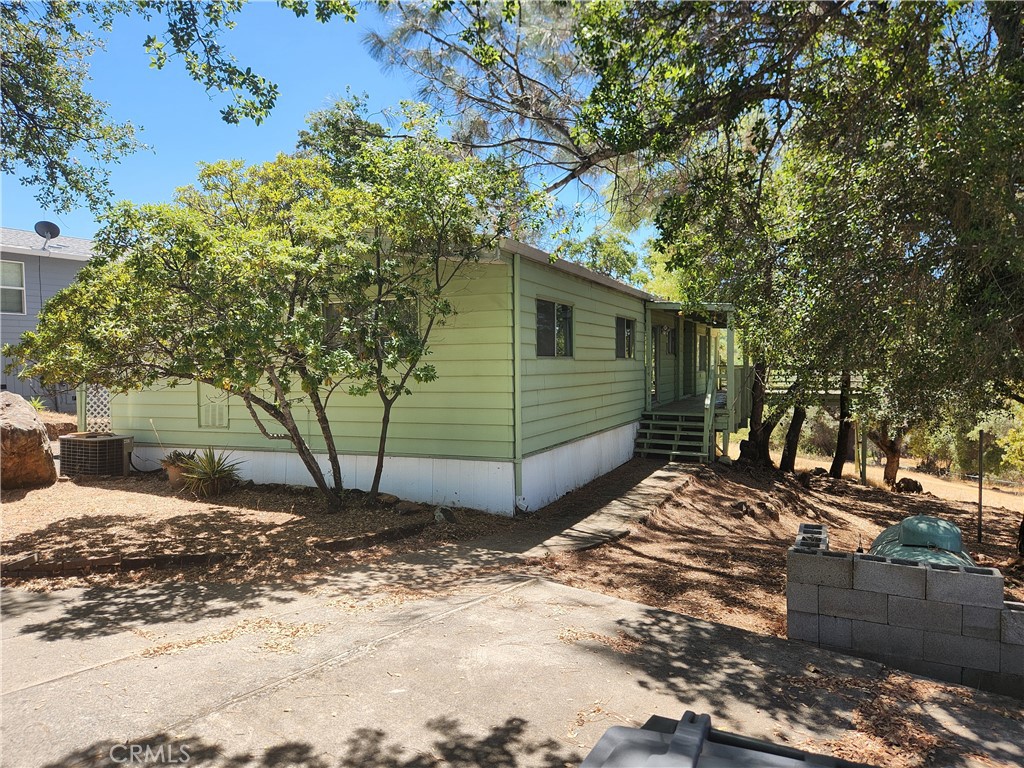 Beautiful home located in the peaceful Kelley Ridge area. This is a welcoming and spacious home with recent improvements including a kitchen island and flooring throughout. It has a large and fully windowed sunroom with a beautiful view of the surrounding trees and wildlife. Located conveniently just minutes from the lake! Call your Realtor today!