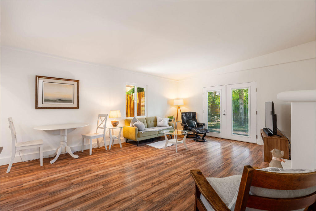 51864 Avenida Mendoza