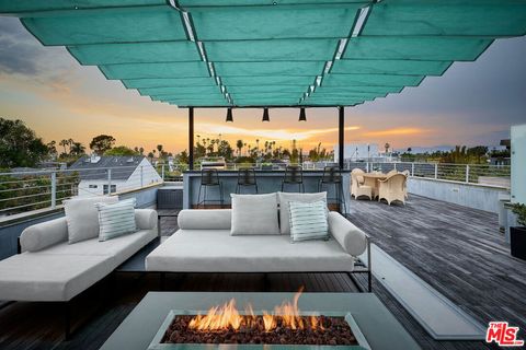 2329 Clement Avenue Venice CA 90291