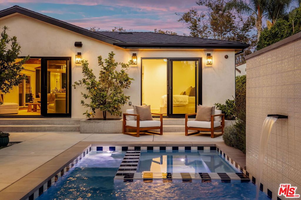 133 N La Jolla Avenue