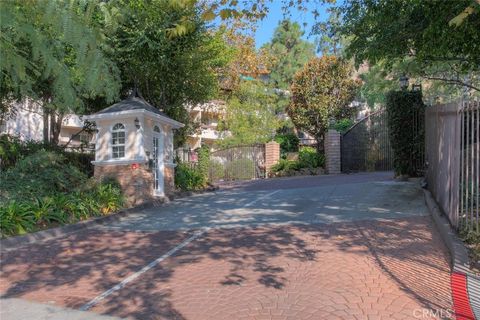 Photo of 2700 E Cahuenga Boulevard E #4206, Universal City, CA 90068 (MLS # SR26091337)