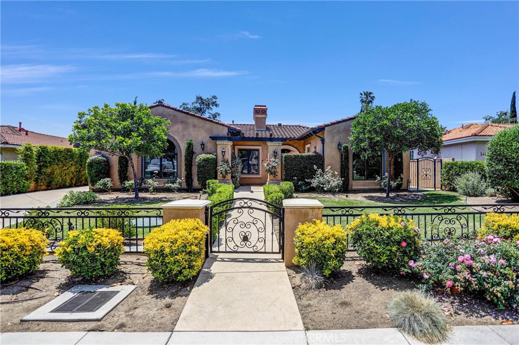 240 W Woodruff Avenue