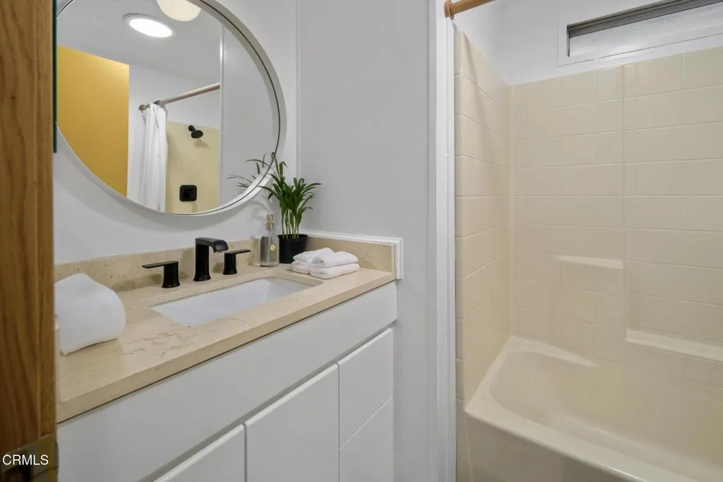 Ojai, California 93023, United States, 3 Bedrooms Bedrooms, ,2 BathroomsBathrooms,Residential,Active,117043