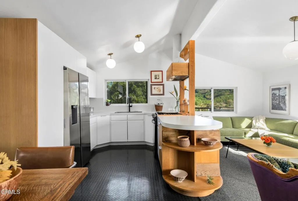 Ojai, California 93023, United States, 3 Bedrooms Bedrooms, ,2 BathroomsBathrooms,Residential,Active,117043