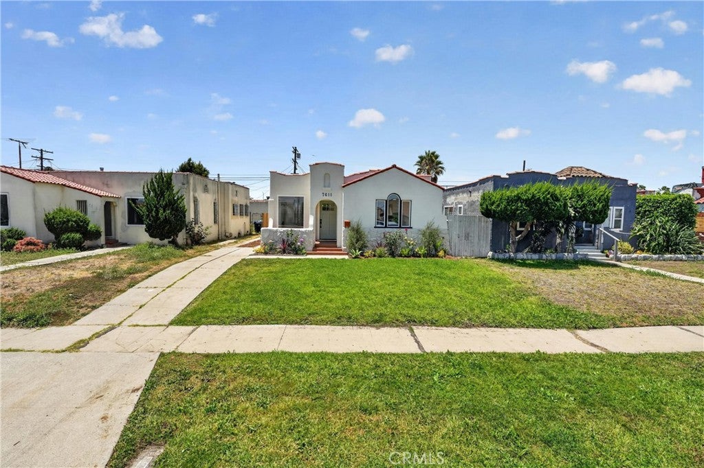 7611 S Hobart Blvd, Los Angeles CA 90047