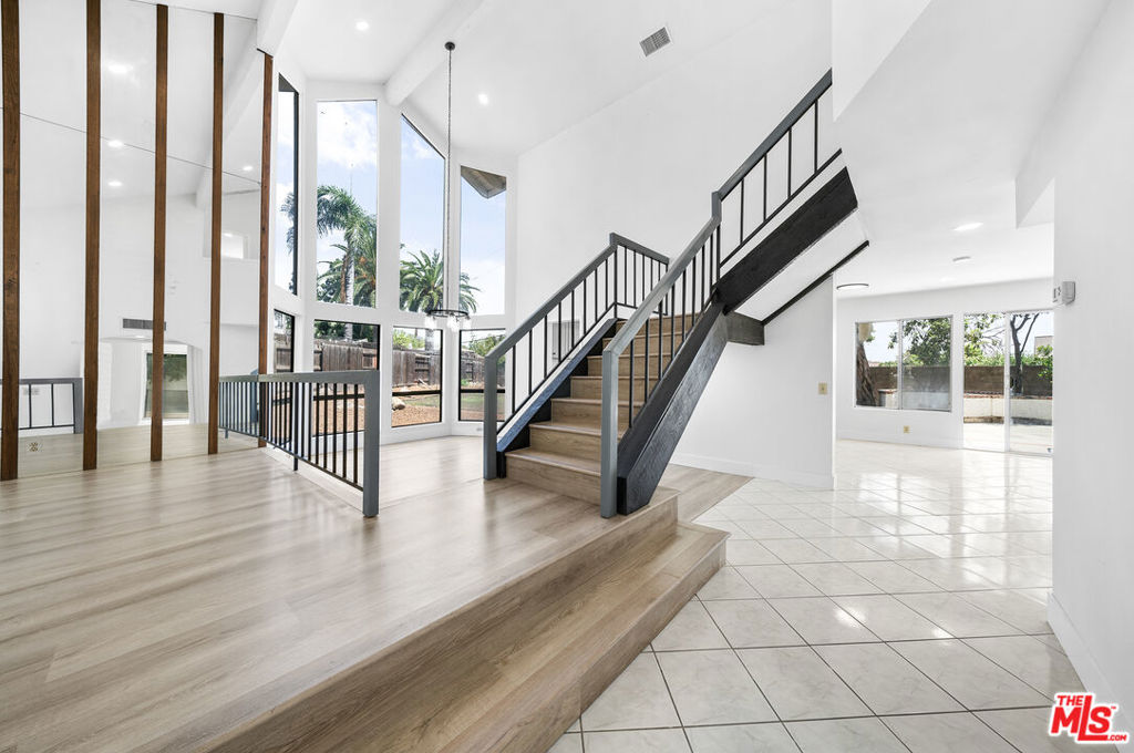 1604 Redwood Way