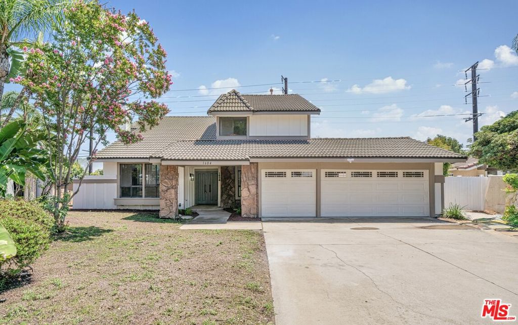 1604 Redwood Way