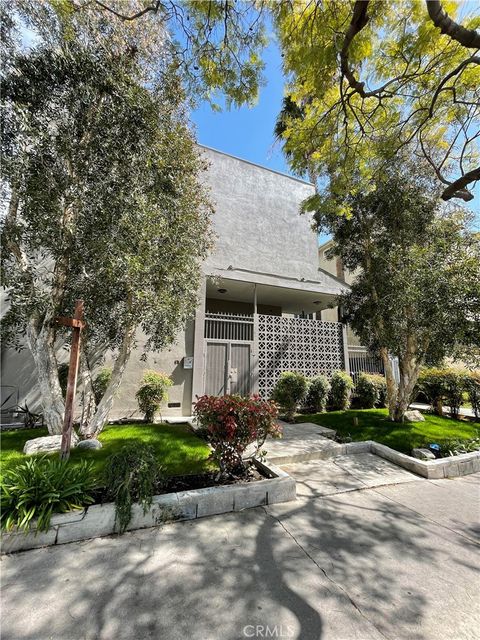 Photo of 410 S Commonwealth AVE #4, Los Angeles, CA 90020 (MLS # DW26105293)