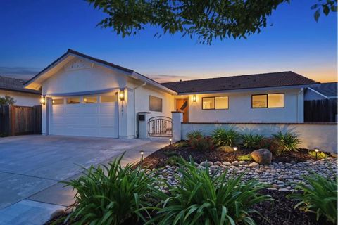 Photo of 1547 Grackle Way, Sunnyvale, CA 94087 (MLS # ML82039113)