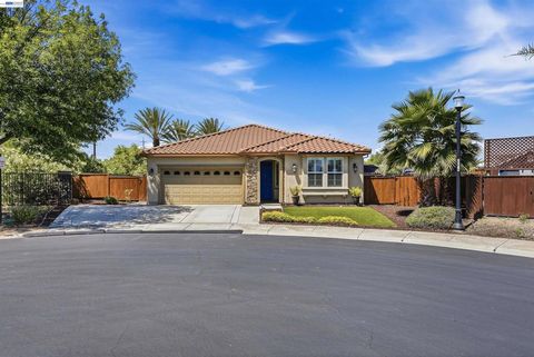 Photo of 840 Rainbow Ct CT, Discovery Bay, CA 94505 (MLS # 41133981)