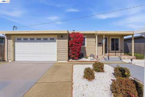 Photo of 18160 Hunter Ave AVE, San Lorenzo, CA 94541 (MLS # 41146096)