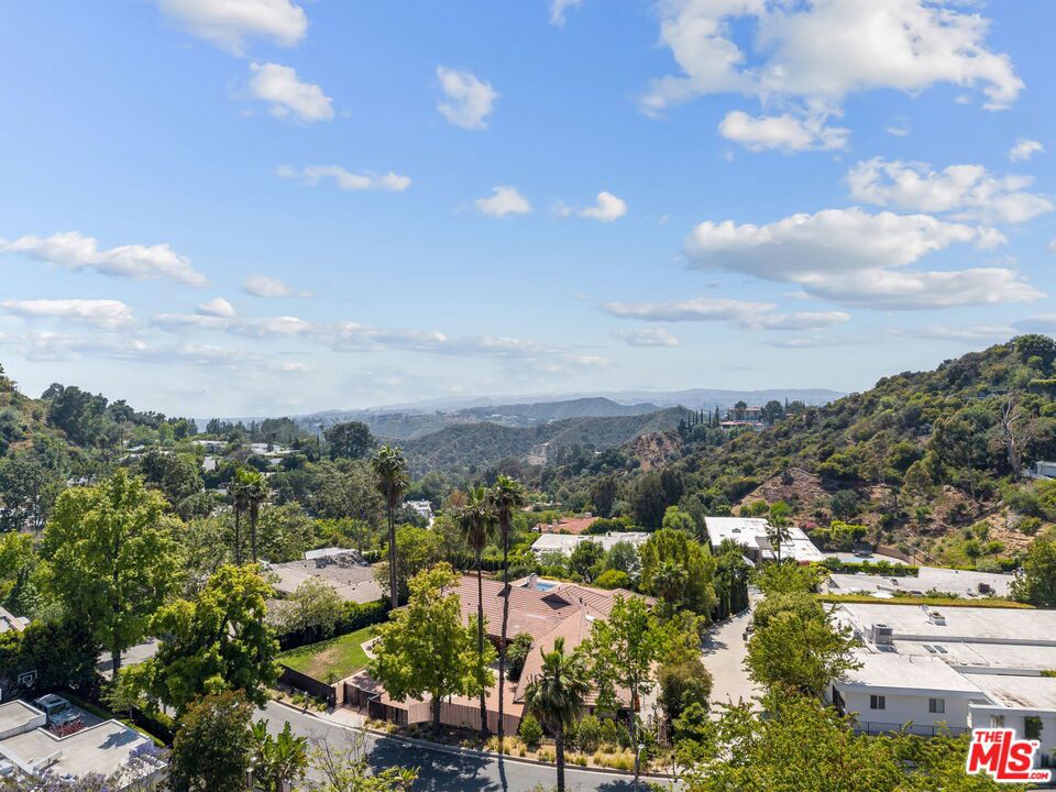 405 Evelyn Place
