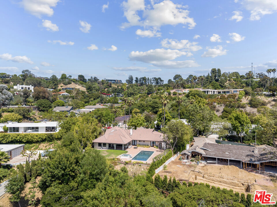405 Evelyn Place
