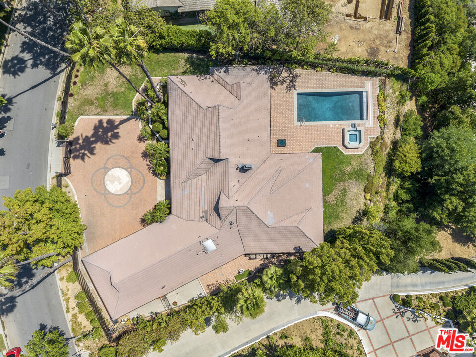 405 Evelyn Place