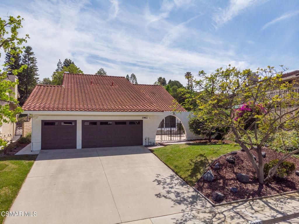 Photo of 1962 Daylight Court, Thousand Oaks, CA 91362 (MLS # 226001788)