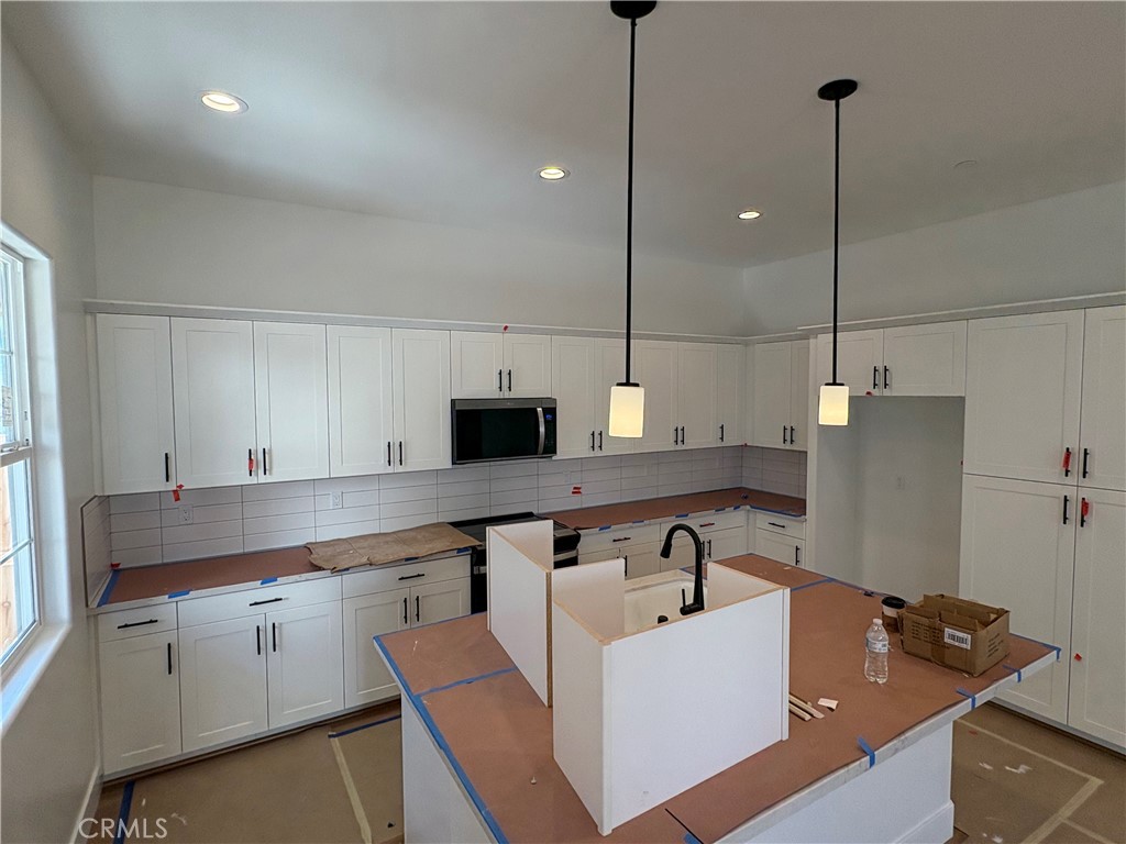 250 Memphis Belle Way