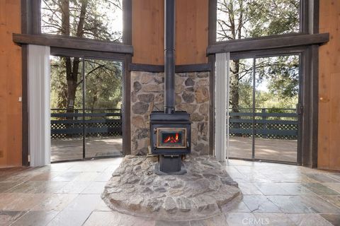 Photo of 1521 Bernina Drive, Pine Mountain Club, CA 93222 (MLS # SR25265302)