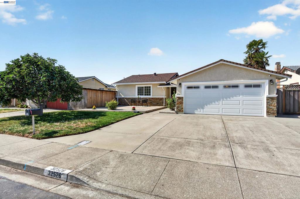32526 Jacklynn Dr