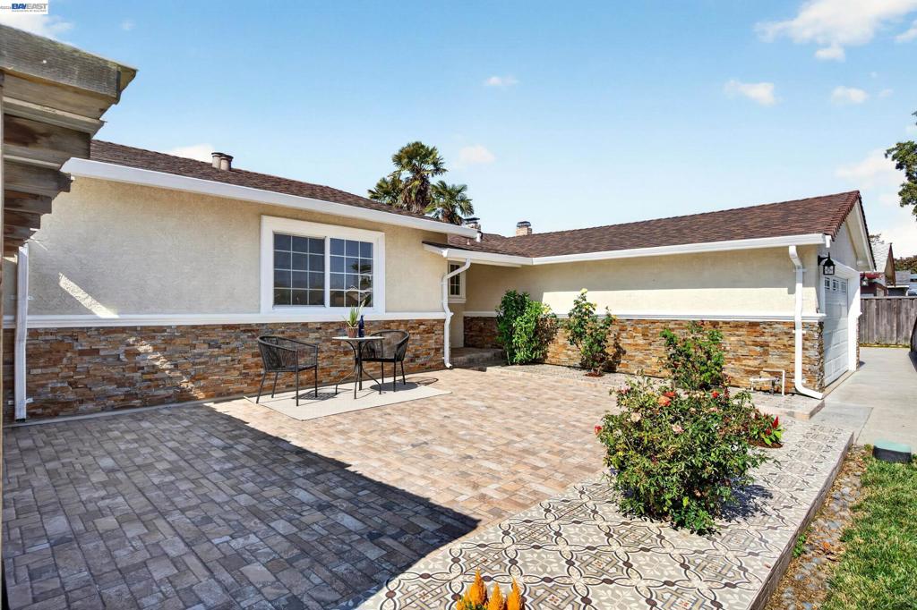 32526 Jacklynn Dr