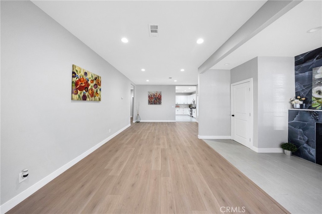 404 E Kingsley Avenue