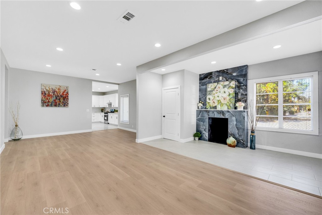 404 E Kingsley Avenue