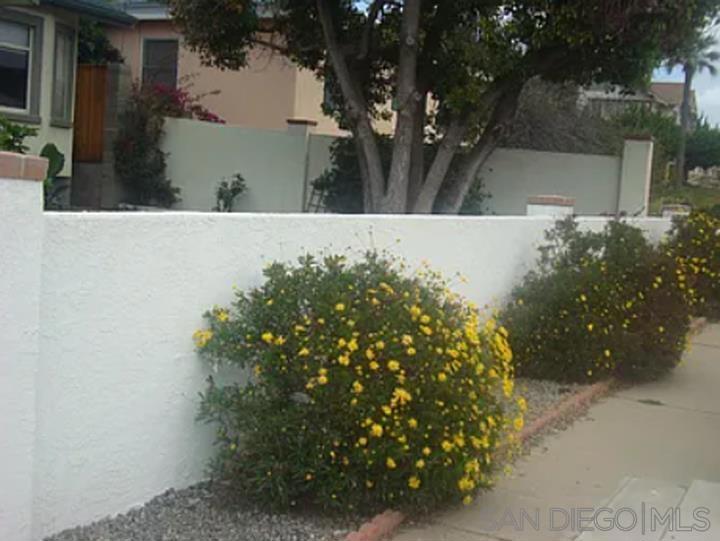 2220 Rosecrans