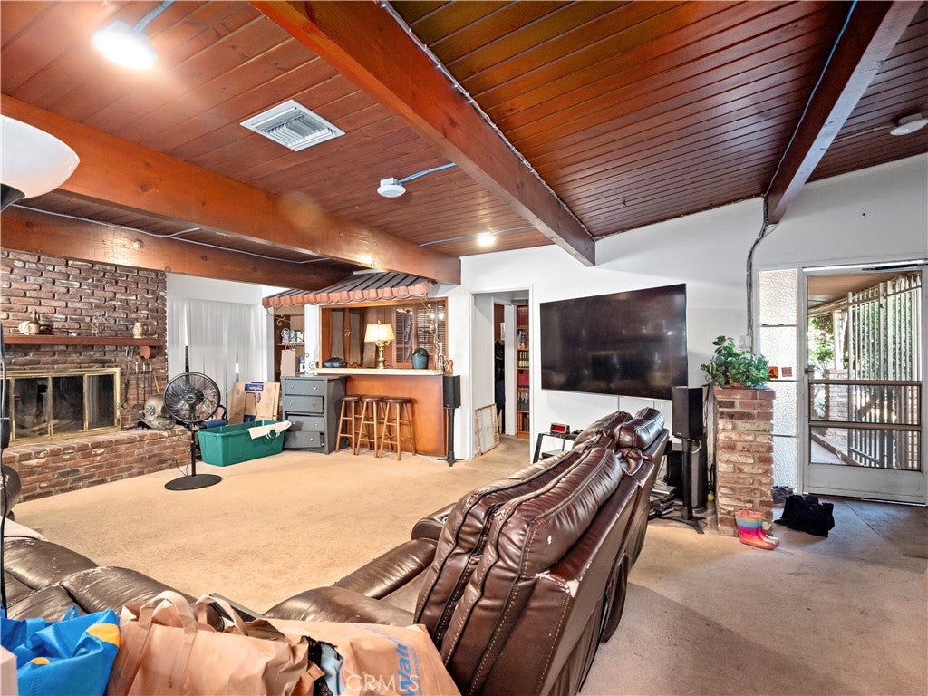 9281 Dorrington, Pacoima CA 91331