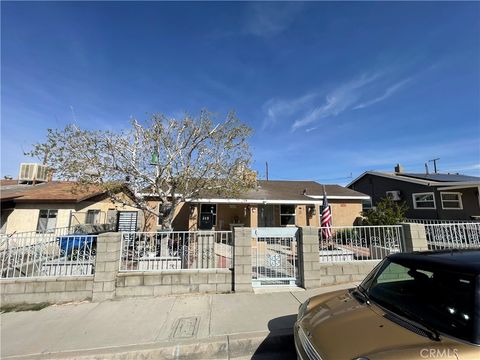 Photo of 319 Wilshire Place, Barstow, CA 92311 (MLS # HD26003065)