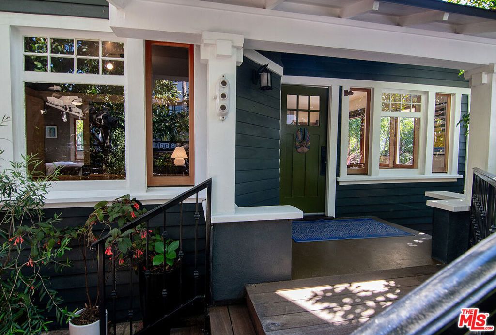 Photo of 1130 Electric Avenue, Venice, CA 90291 (MLS # 26728303)