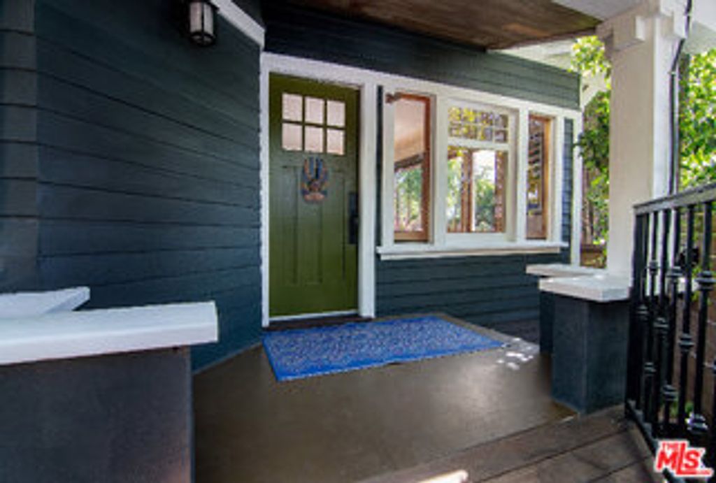 Photo of 1130 Electric Avenue, Venice, CA 90291 (MLS # 26728303)