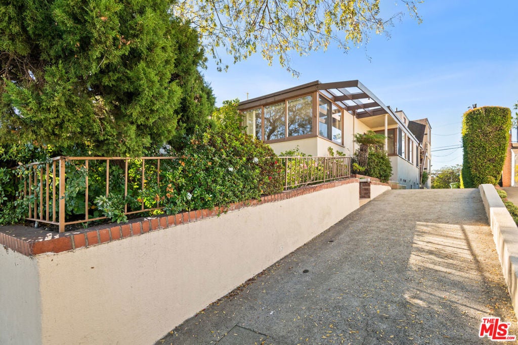 1621 Manning Avenue