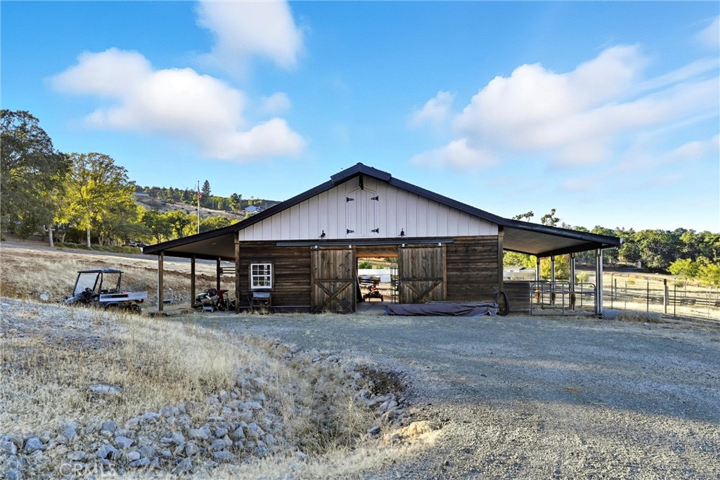 17205 Black Oak Hill