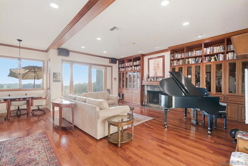 12686 Fairbrook