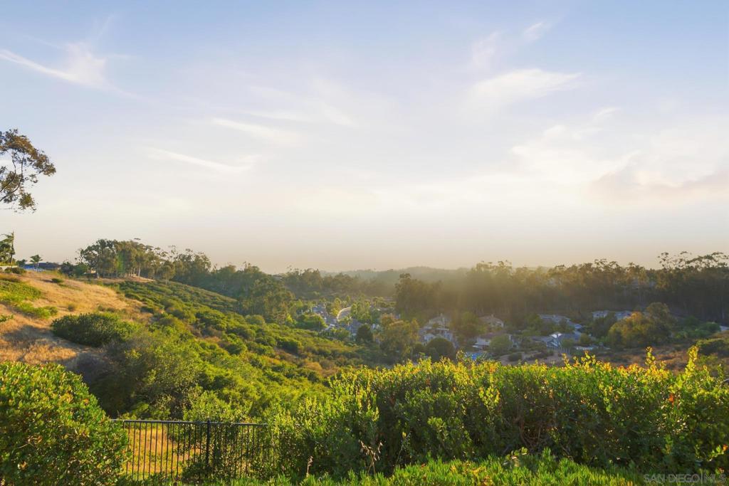 12686 Fairbrook
