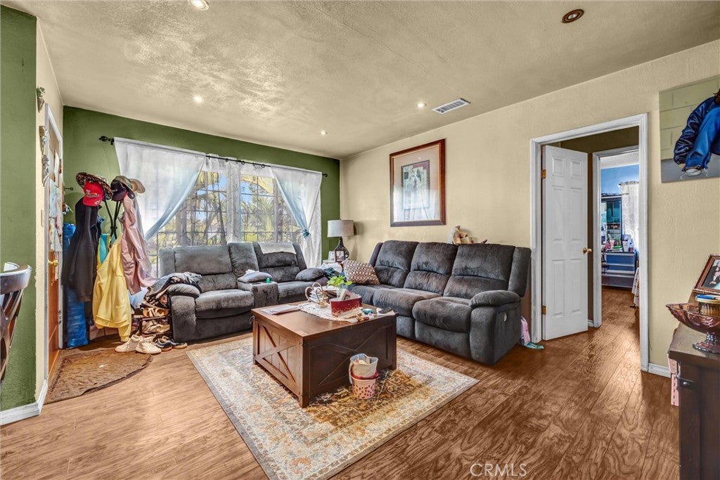 6424 Lindell