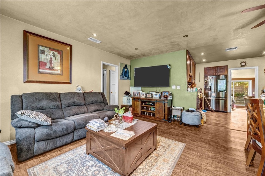 6424 Lindell
