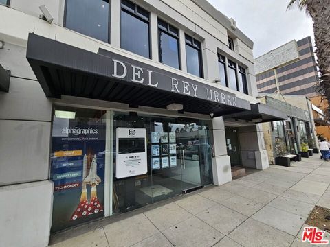 Photo of 2719 Wilshire Boulevard #101, Santa Monica, CA 90403 (MLS # 25611475) Photo of 2719 Wilshire Boulevard #101, Santa Monica, CA 90403 (MLS # 25611475)