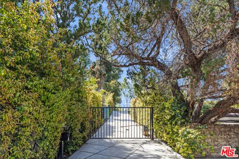 19630 Rosita Street Tarzana CA 91356