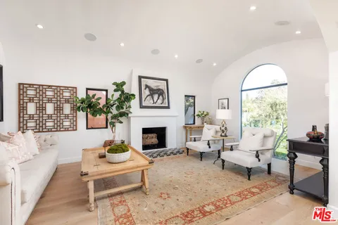 913 S Mullen Avenue, Los Angeles, CA 90019 - MLS#: 26636057