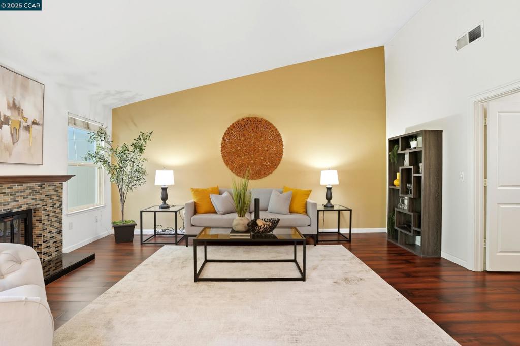 TRES LAGOS NORTH - Residential