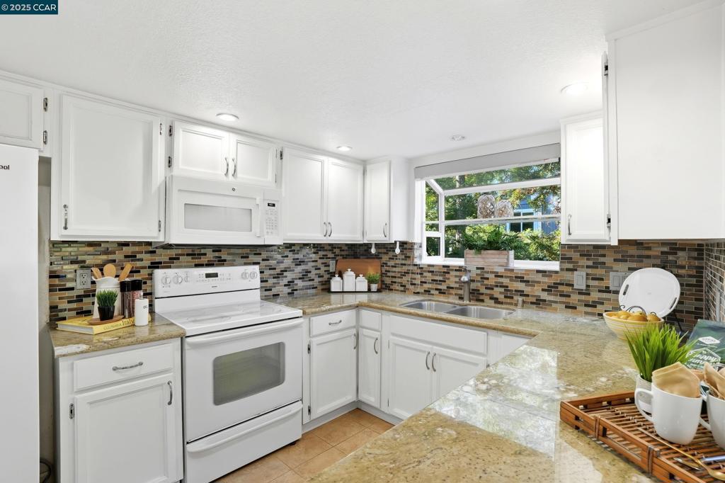 TRES LAGOS NORTH - Residential